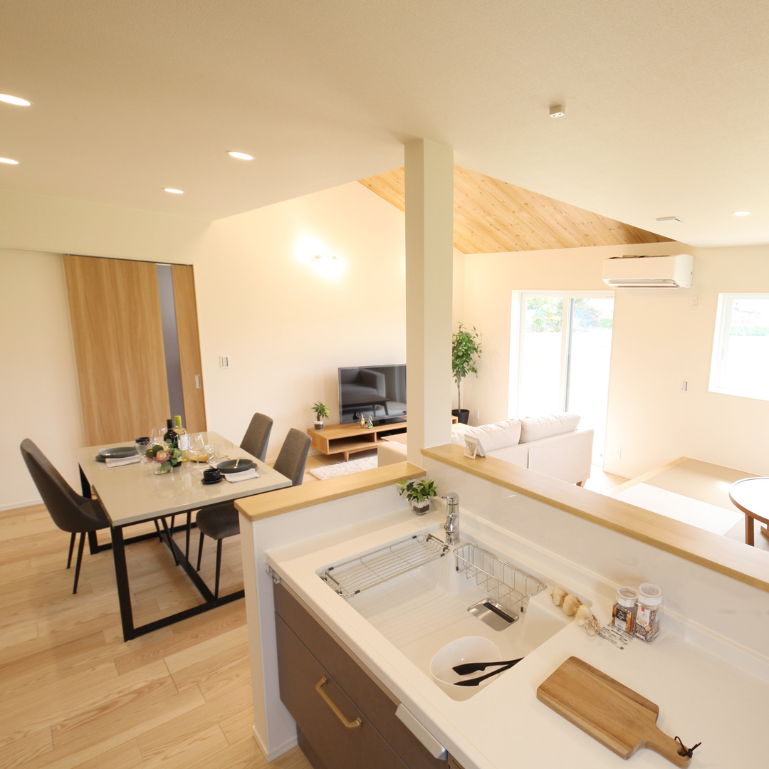 廊下を極力なくし、部屋の広さや収納量を多くとった無駄の無い間取り|施工実例|ウッドライフホーム