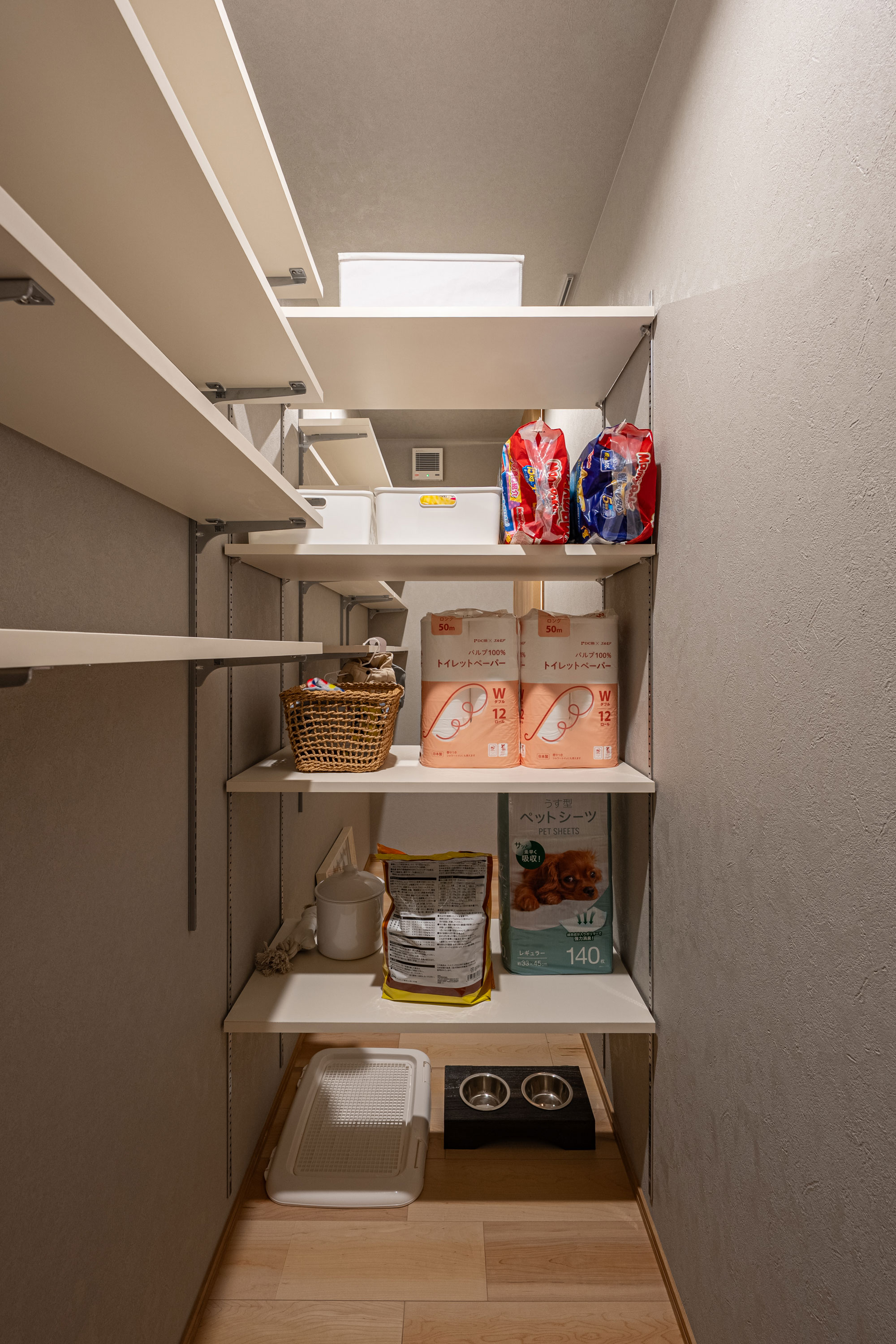 片付け上手で、広々リビング。
家族みんながのびのび過ごせる空間に。